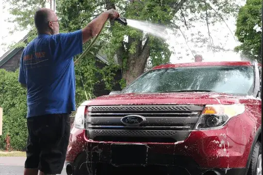 Boat detailing at Full Tilt